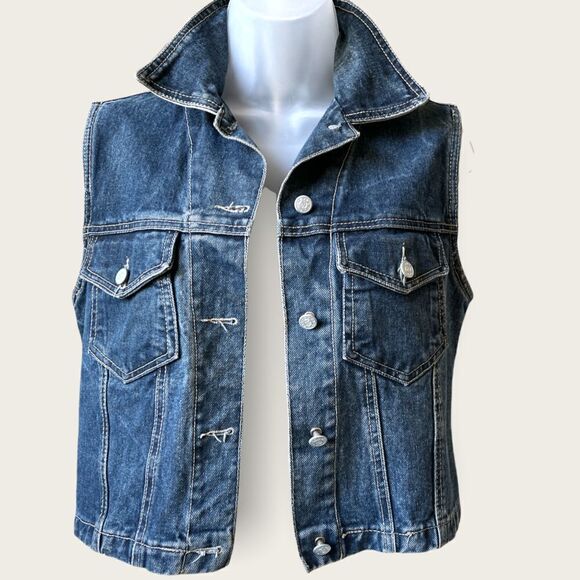 Bugs Bunny Sleeveless Denim Jacket, Size M - Blue Jeans - Picture 3 of 8